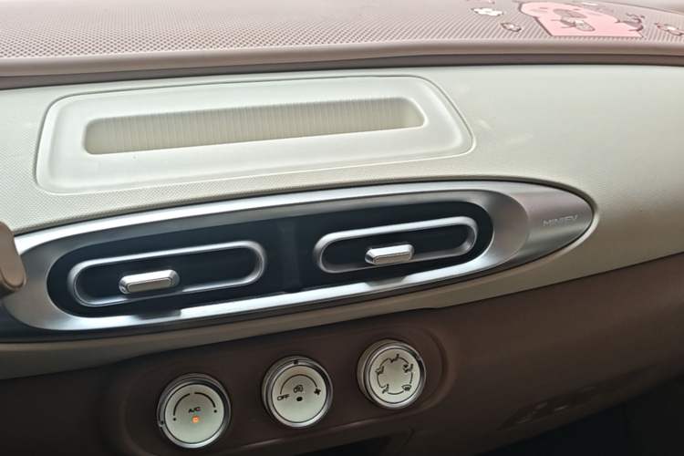 Used Wuling Hongguang MINIEV 2025 Four-Door Version Advanced Edition Audio And AC Panel