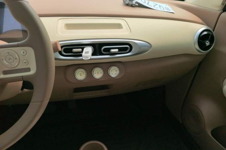 Used Wuling Hongguang MINIEV 2025 Four-Door Version Advanced Edition Audio And AC Panel