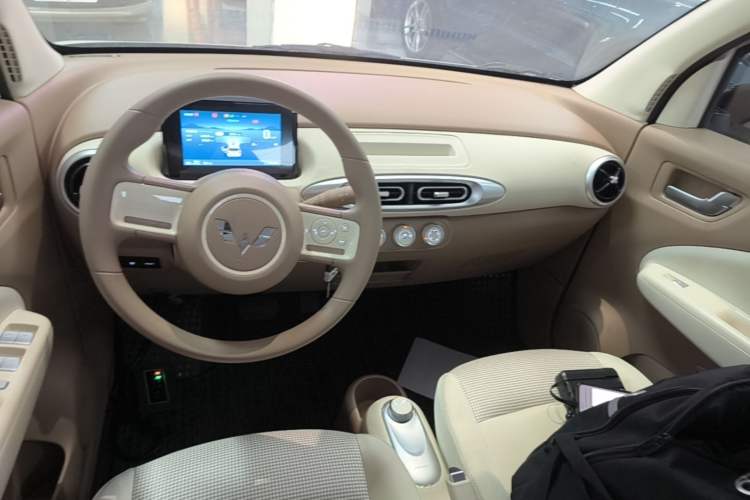 Used Wuling Hongguang MINIEV 2025 Four-Door Version Advanced Edition Audio And AC Panel