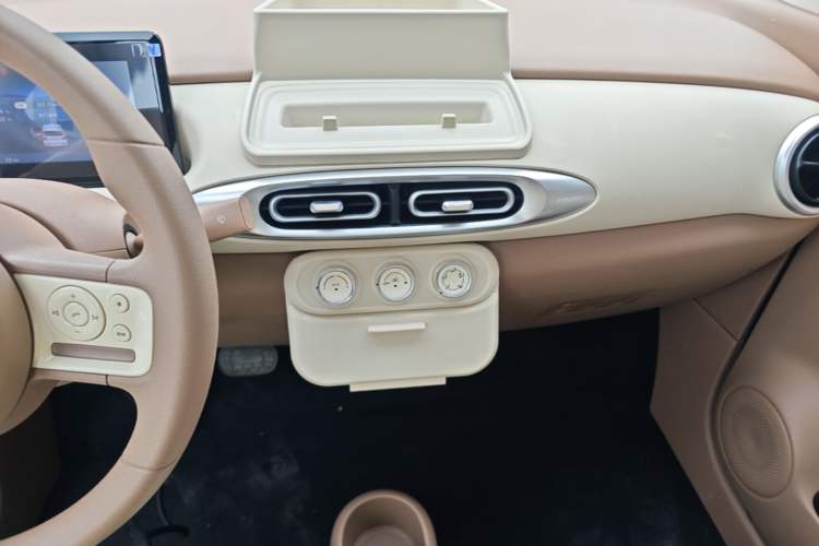 Used Wuling Hongguang MINIEV 2025 Four-Door Version Advanced Edition Audio And AC Panel