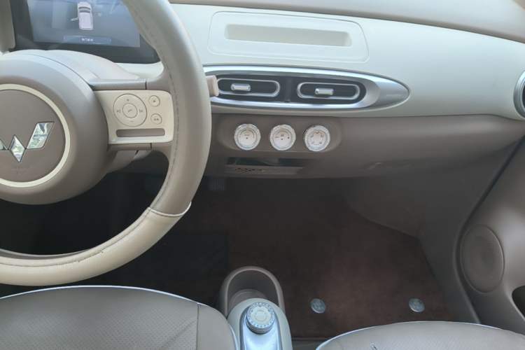 Used Wuling Hongguang MINIEV 2025 Four-Door Version Advanced Edition Audio And AC Panel