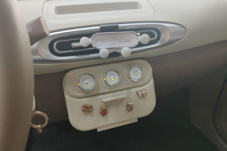 Used Wuling Hongguang MINIEV 2025 Four-Door Version Advanced Edition Audio And AC Panel