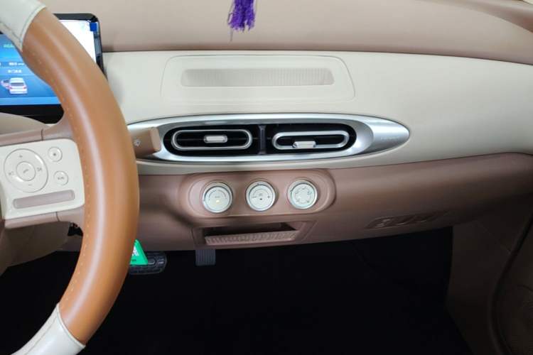 Used Wuling Hongguang MINIEV 2025 Four-Door Version Advanced Edition Audio And AC Panel