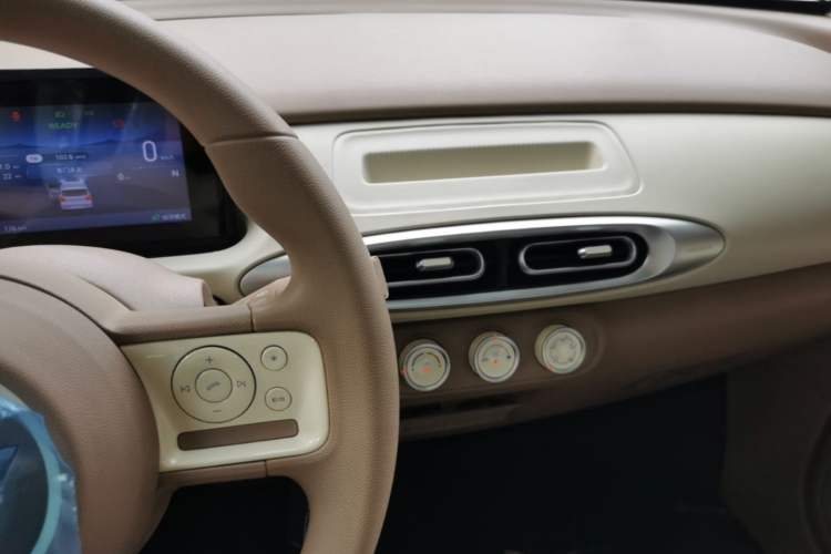 Used Wuling Hongguang MINIEV 2025 Four-Door Version Advanced Edition Audio And AC Panel