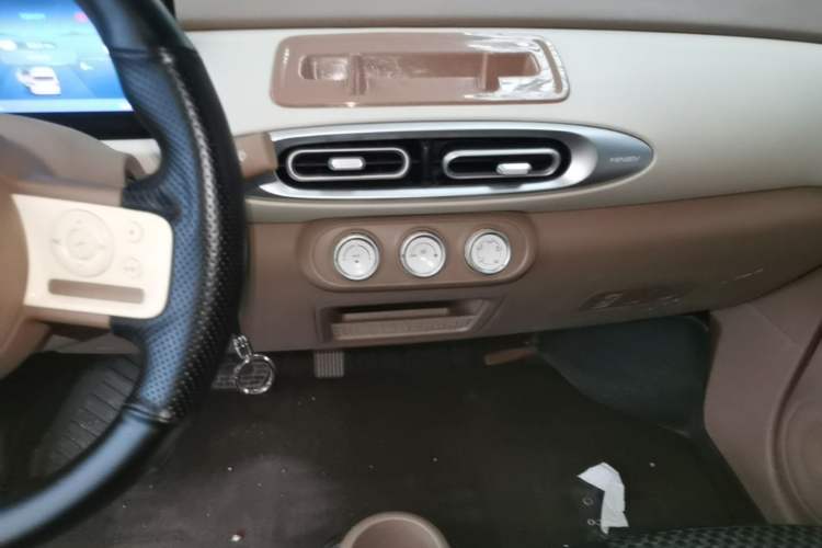 Used Wuling Hongguang MINIEV 2025 Four-Door Version Advanced Edition Audio And AC Panel