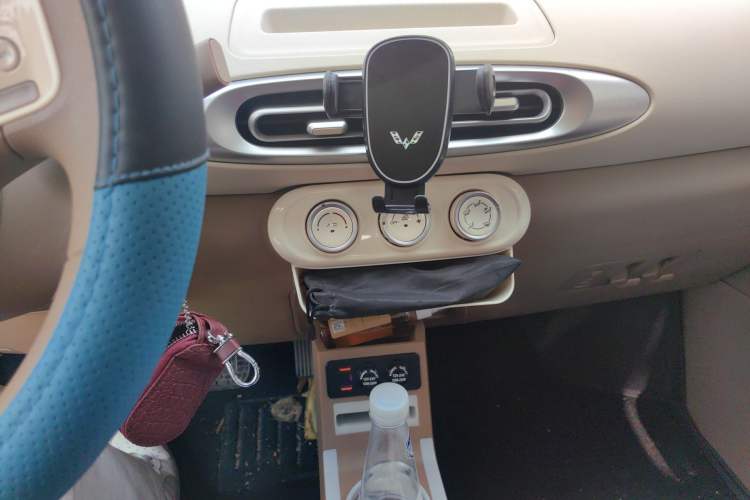Used Wuling Hongguang MINIEV 2025 Four-Door Version Advanced Edition Audio And AC Panel