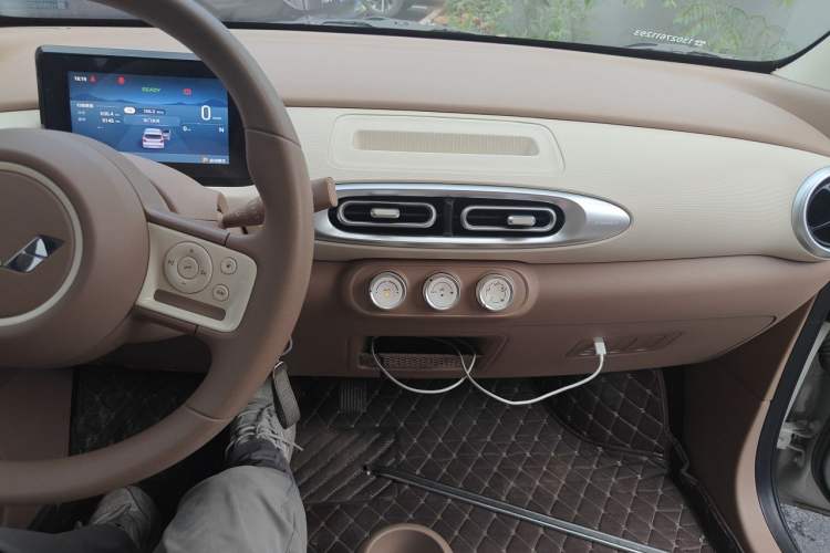 Used Wuling Hongguang MINIEV 2025 Four-Door Version Advanced Edition Audio And AC Panel