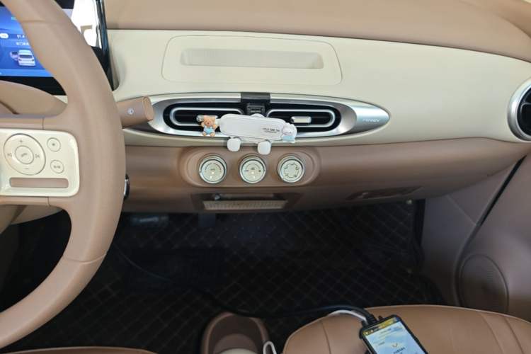 Used Wuling Hongguang MINIEV 2025 Four-Door Version Advanced Edition Audio And AC Panel