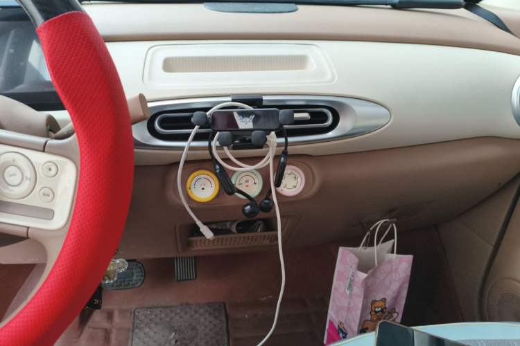 Used Wuling Hongguang MINIEV 2025 Four-Door Version Advanced Edition Audio And AC Panel
