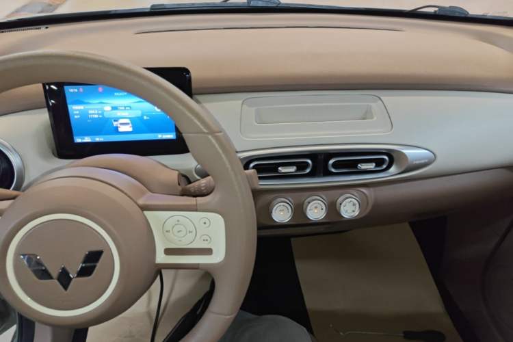 Used Wuling Hongguang MINIEV 2025 Four-Door Version Advanced Edition Audio And AC Panel