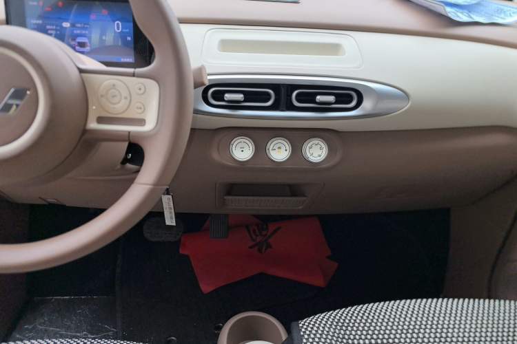 Used Wuling Hongguang MINIEV 2025 Four-Door Version Advanced Edition Audio And AC Panel