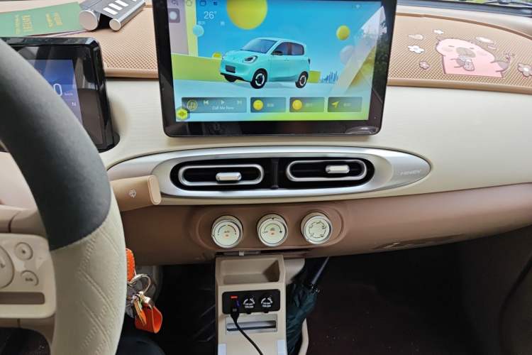 Used Wuling Hongguang MINIEV 2025 Four-Door Version Advanced Edition Audio And AC Panel