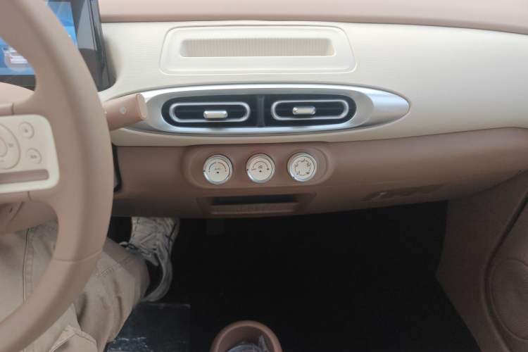 Used Wuling Hongguang MINIEV 2025 Four-Door Version Advanced Edition Audio And AC Panel