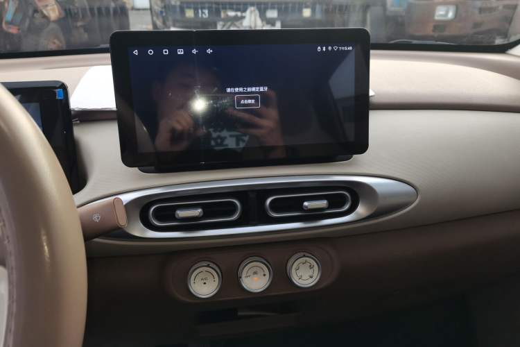 Used Wuling Hongguang MINIEV 2025 Four-Door Version Advanced Edition Audio And AC Panel