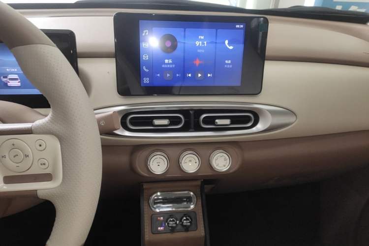 Used Wuling Hongguang MINIEV 2025 Four-Door Version Zhenxiang+ Edition Audio And AC Panel