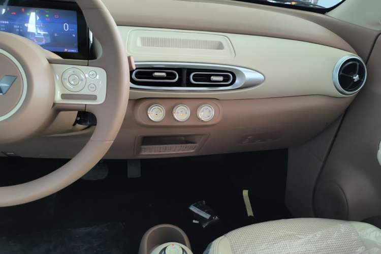 Used Wuling Hongguang MINIEV 2025 Four-Door Version Advanced Edition Audio And AC Panel