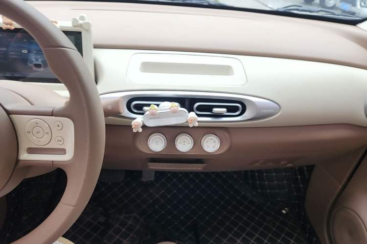 Used Wuling Hongguang MINIEV 2025 Four-Door Version Advanced Edition Audio And AC Panel