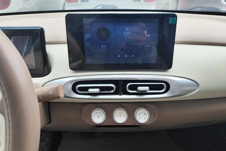 Used Wuling Hongguang MINIEV 2025 Four-Door Version Zhenxiang+ Edition Audio And AC Panel