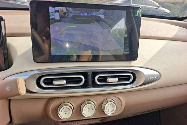 Used Wuling Hongguang MINIEV 2025 Four-Door Version Premium Edition Audio And AC Panel