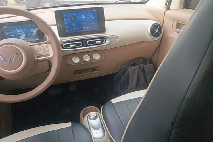 Used Wuling Hongguang MINIEV 2025 Four-Door Version Zhenxiang+ Edition Audio And AC Panel