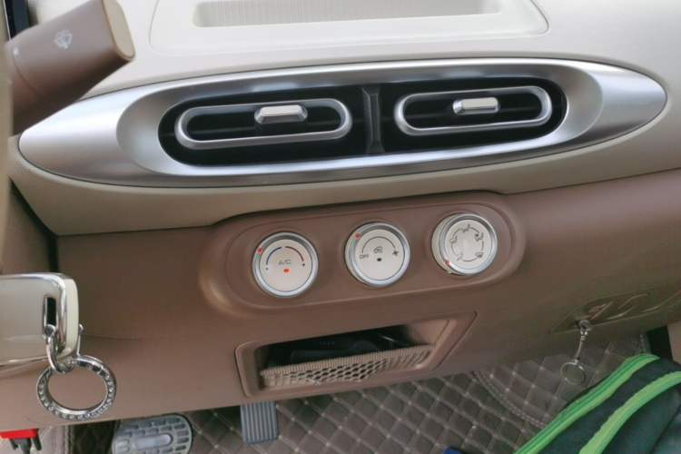 Used Wuling Hongguang MINIEV 2025 Four-Door Version Advanced Edition Audio And AC Panel
