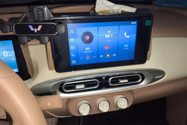 Used Wuling Hongguang MINIEV 2025 Four-Door Version Zhenxiang+ Edition Audio And AC Panel