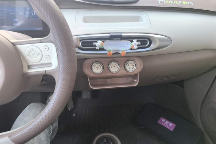 Used Wuling Hongguang MINIEV 2025 Four-Door Version Advanced Edition Audio And AC Panel