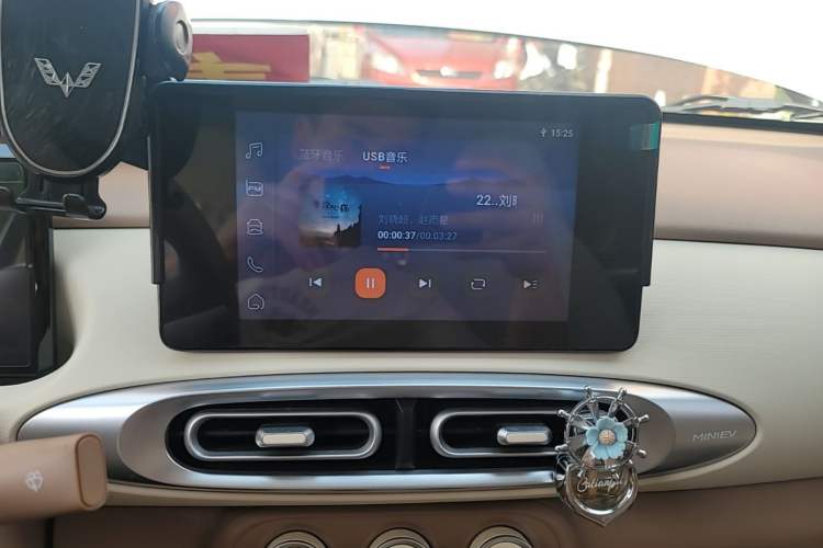 Used Wuling Hongguang MINIEV 2025 Four-Door Version Premium Edition Audio And AC Panel