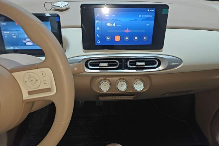 Used Wuling Hongguang MINIEV 2025 Four-Door Version Zhenxiang+ Edition Audio And AC Panel