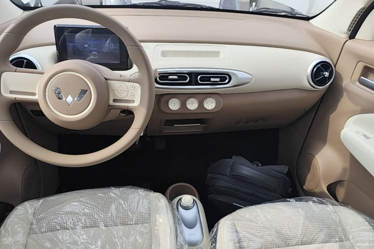 Used Wuling Hongguang MINIEV 2025 Four-Door Version Advanced Edition Audio And AC Panel