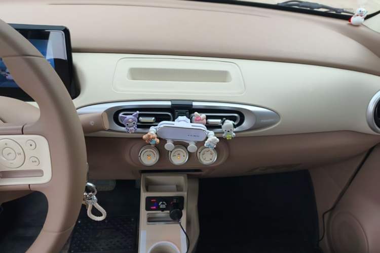Used Wuling Hongguang MINIEV 2025 Four-Door Version Advanced Edition Audio And AC Panel
