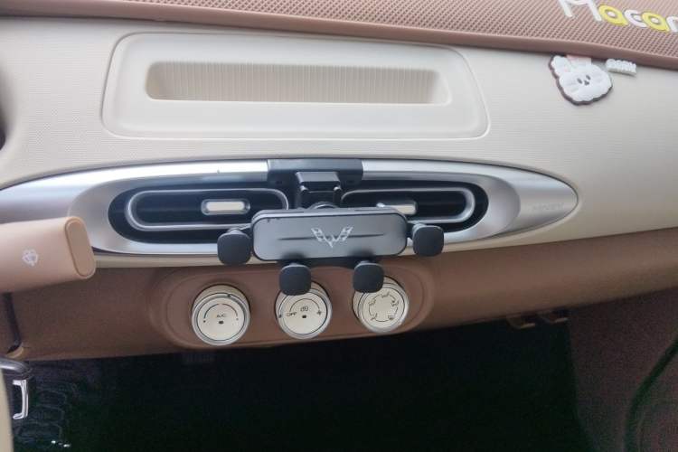 Used Wuling Hongguang MINIEV 2025 Four-Door Version Advanced Edition Audio And AC Panel