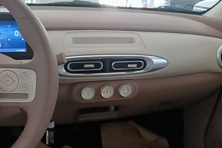 Used Wuling Hongguang MINIEV 2025 Four-Door Version Advanced Edition Audio And AC Panel