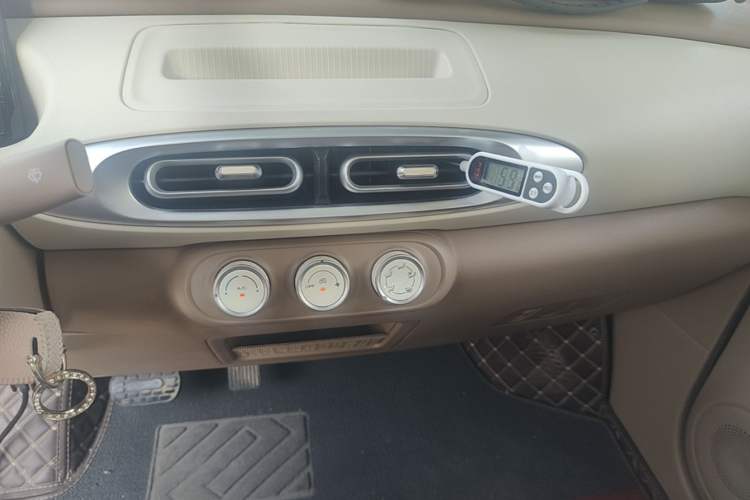 Used Wuling Hongguang MINIEV 2025 Four-Door Version Advanced Edition Audio And AC Panel