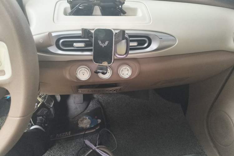 Used Wuling Hongguang MINIEV 2025 Four-Door Version Advanced Edition Audio And AC Panel