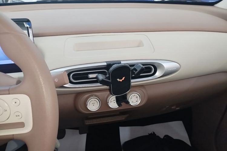 Used Wuling Hongguang MINIEV 2025 Four-Door Version Advanced Edition Audio And AC Panel