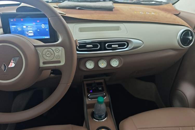 Used Wuling Hongguang MINIEV 2025 Four-Door Version Advanced Edition Audio And AC Panel