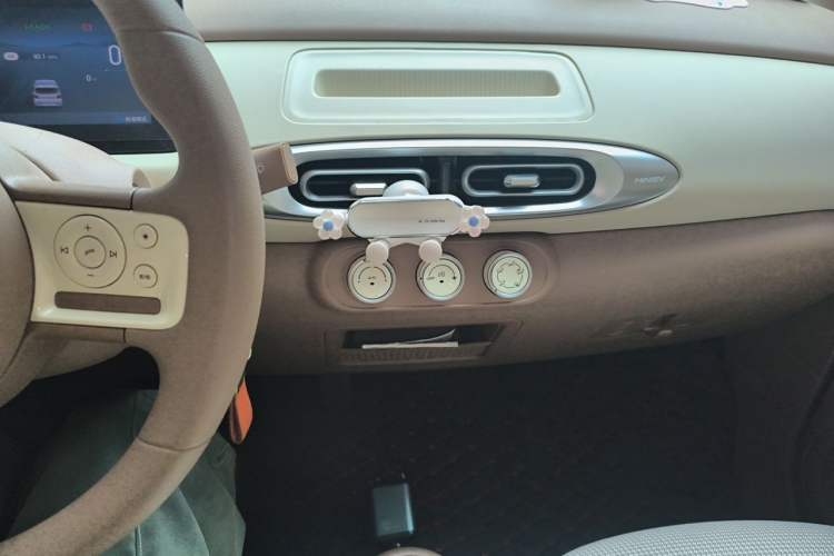 Used Wuling Hongguang MINIEV 2025 Four-Door Version Advanced Edition Audio And AC Panel
