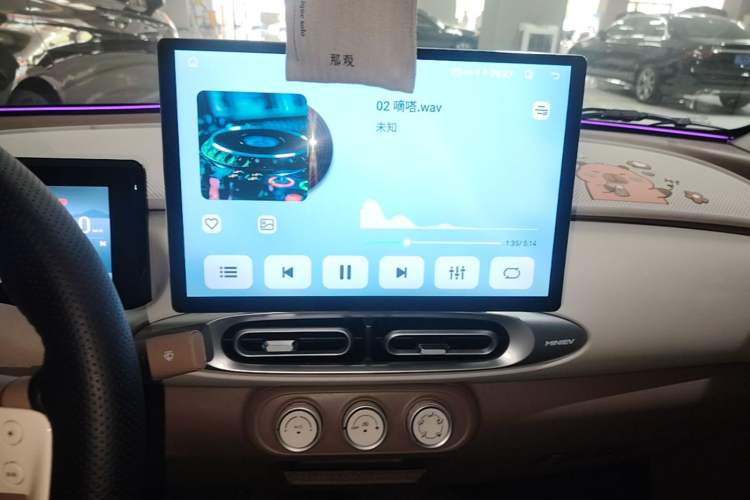 Used Wuling Hongguang MINIEV 2025 Four-Door Version Advanced Edition Audio And AC Panel