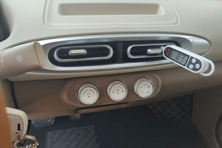 Used Wuling Hongguang MINIEV 2025 Four-Door Version Advanced Edition Audio And AC Panel