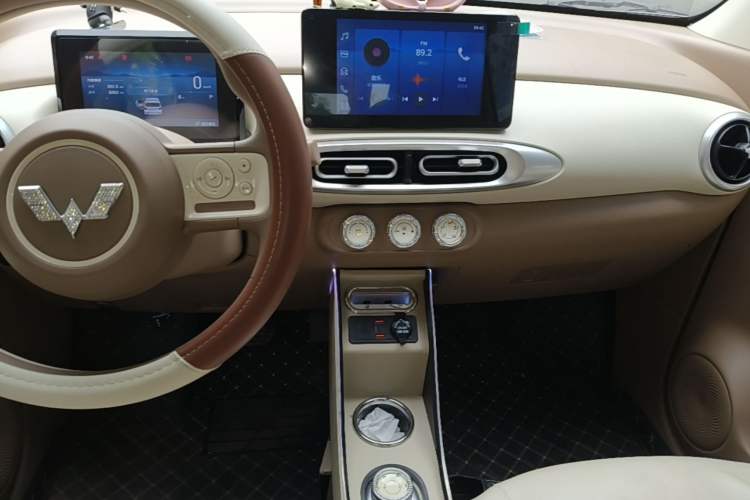 Used Wuling Hongguang MINIEV 2025 Four-Door Version Premium Edition Audio And AC Panel