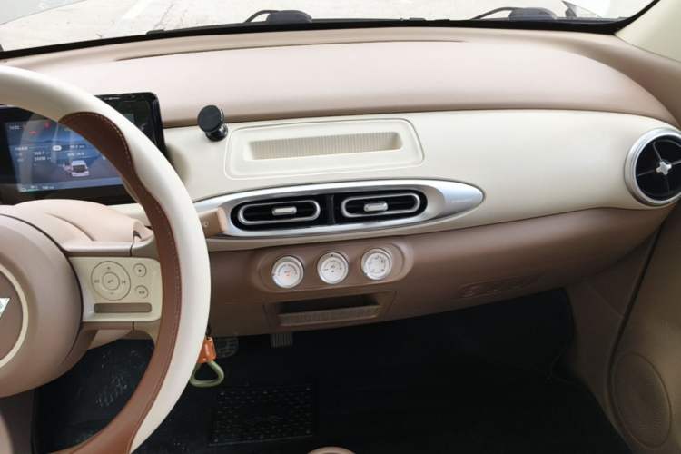 Used Wuling Hongguang MINIEV 2025 Four-Door Version Advanced Edition Audio And AC Panel