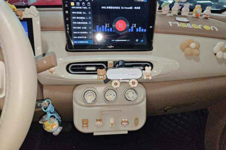 Used Wuling Hongguang MINIEV 2025 Four-Door Version Advanced Edition Audio And AC Panel