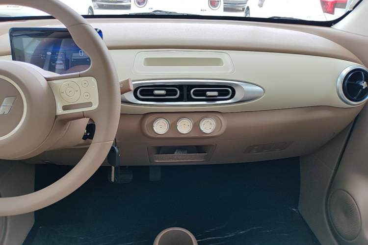Used Wuling Hongguang MINIEV 2025 Four-Door Version Advanced Edition Audio And AC Panel