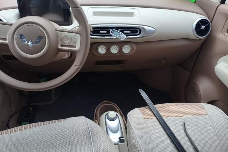 Used Wuling Hongguang MINIEV 2025 Four-Door Version Advanced Edition Audio And AC Panel