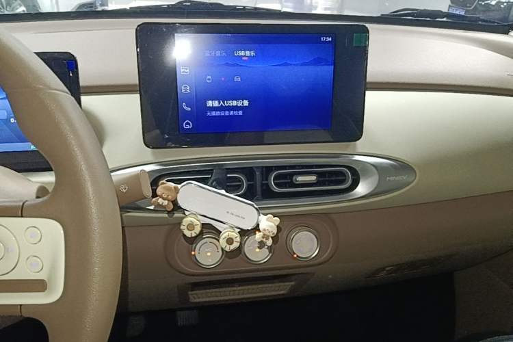 Used Wuling Hongguang MINIEV 2025 Four-Door Version Zhenxiang+ Edition Audio And AC Panel