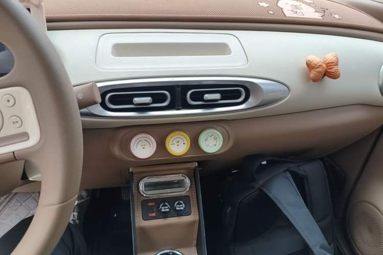Used Wuling Hongguang MINIEV 2025 Four-Door Version Advanced Edition Audio And AC Panel