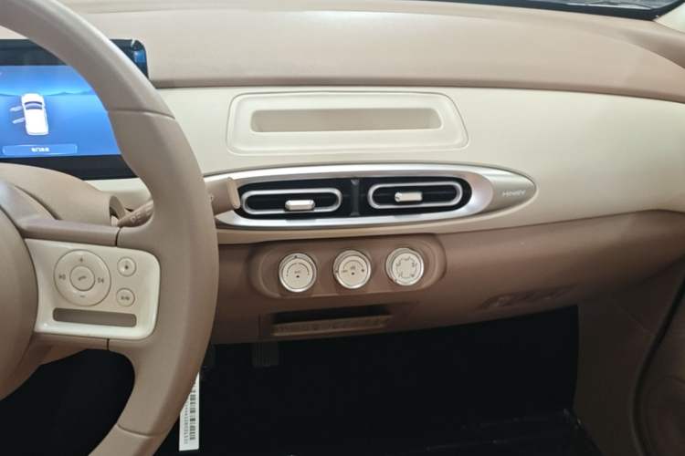Used Wuling Hongguang MINIEV 2025 Four-Door Version Advanced Edition Audio And AC Panel