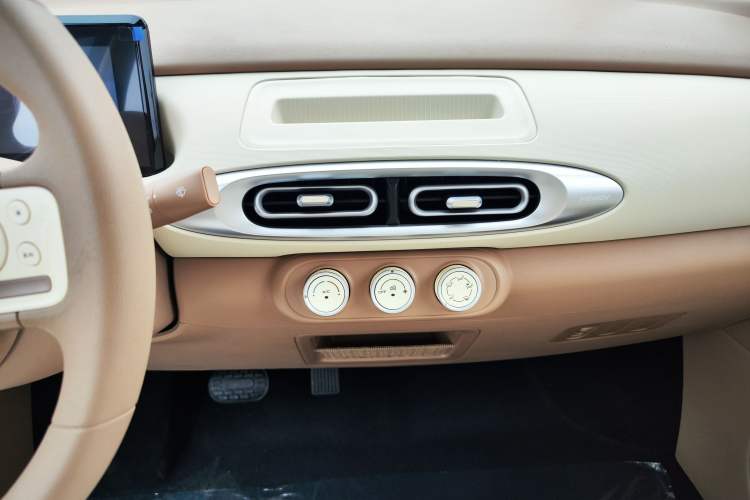 Used Wuling Hongguang MINIEV 2025 Four-Door Version Advanced Edition Audio And AC Panel