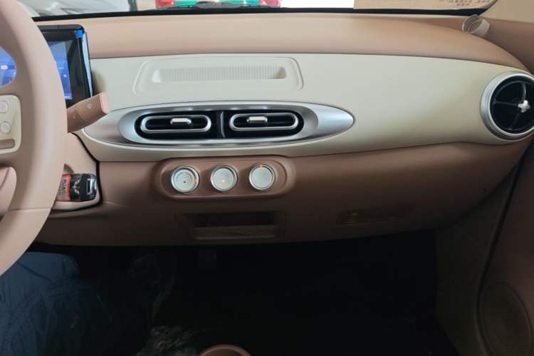 Used Wuling Hongguang MINIEV 2025 Four-Door Version Advanced Edition Audio And AC Panel